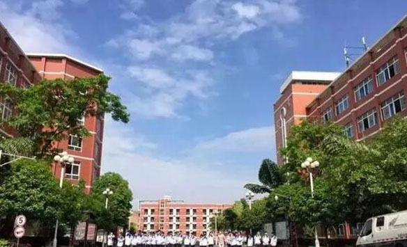 成都新华技工学校