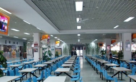 邻水县兴仁职业中学食堂环境