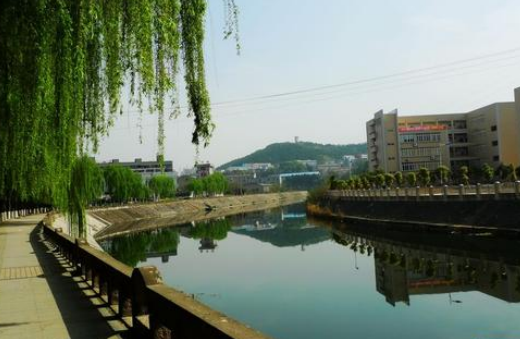 四川省绵阳财经学校