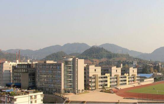 四川省宜宾市工业职业技术学校照片
