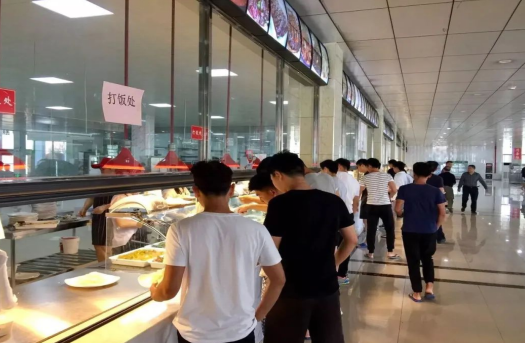 重庆史迪威外语学校食堂环境