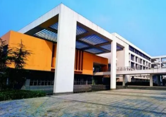 重庆工艺美术职业学校多久报名