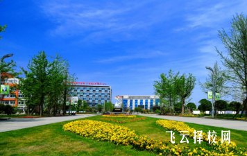 成都铁路卫生学校还招往届生吗