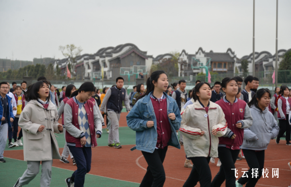 成都青苏职业中专学校学费多少