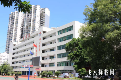 乐山一职中学费多少钱