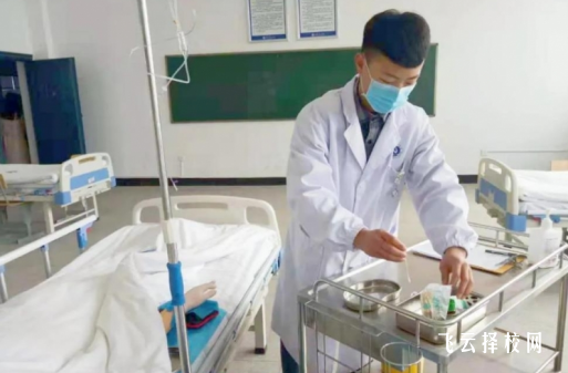 大家认为男护理专业就业前景好不好