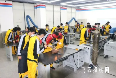 成都万通未来高级技工学校2024热选专业