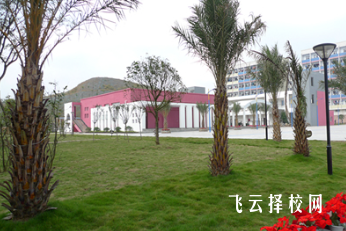 南充市潆溪高级职业中学是怎样收费的