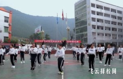富顺职校怎么收费,一年学费多少