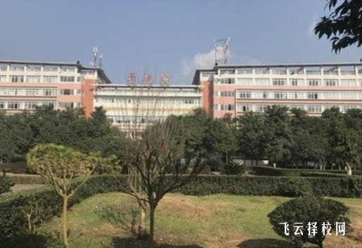 南充外国语中专校怎么收费,一年学费多少