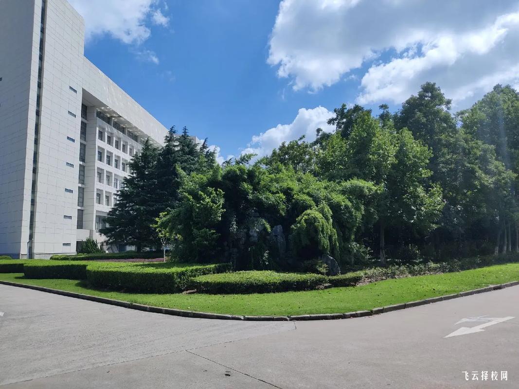 成都亚细亚职业学校有哪些特色专业？餐饮管理值得选吗