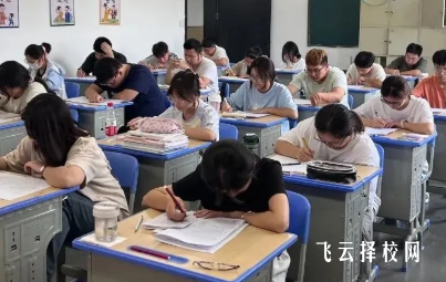 竞元单招管理严格不严格？