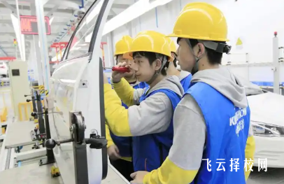 男生适合报汽车职校哪个专业？新能源方向前景被看好