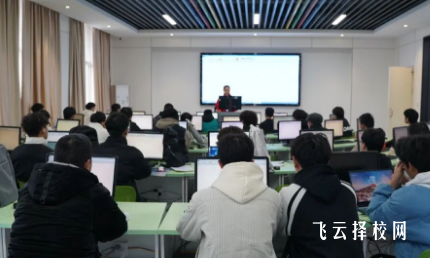 成都新华技校计算机专业拿高工资