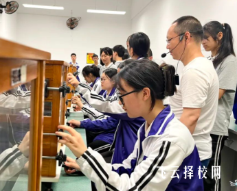 走进邛崃市职业高级中学:这里的王牌专业让你毕业即就业