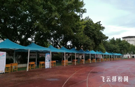 合江职业高级中学学生管理服务周到